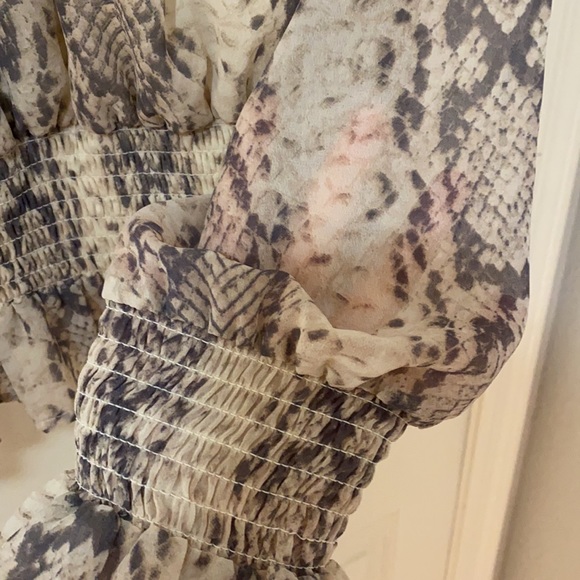 Japna Snakeskin Mockneck Long Sleeve Blouse - L - Picture 5 of 8
